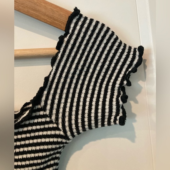 Striped Off the Shoulder Crop Top - Picture 3 of 4